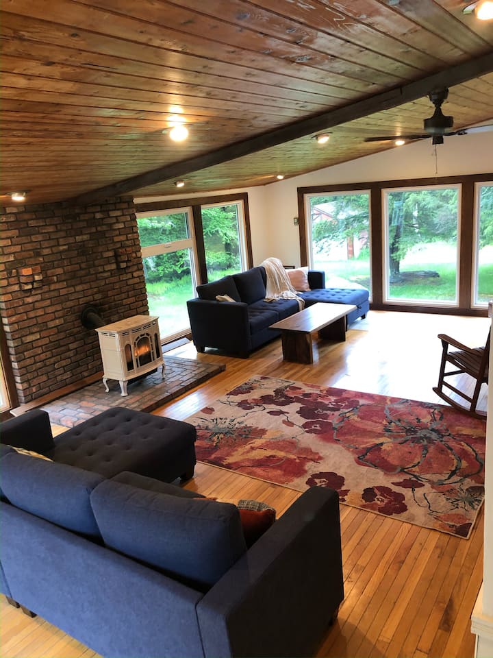 Beautiful and Spacious House on the Mountain Houses for Rent in Elka