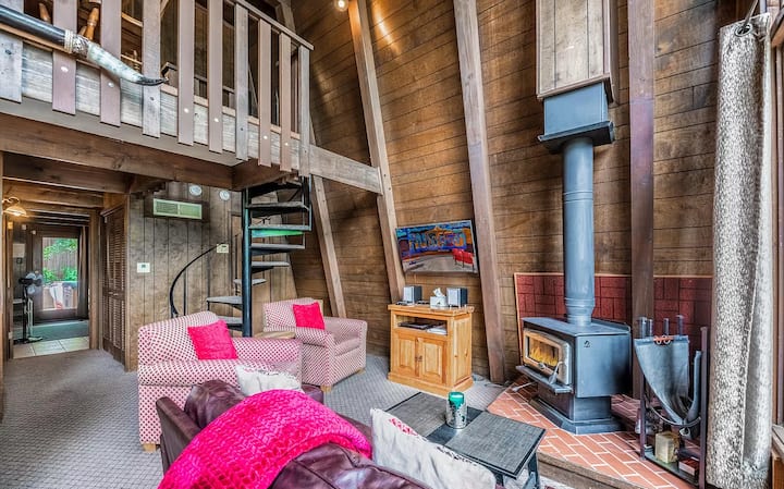 Lazy Dog Lodge - Hot Tub, Dog Friendly, Wifi - Ruidoso, NM