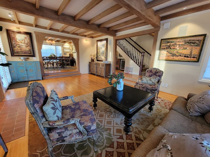Entire Main House With Outdoor Dining - Laguna Beach, CA