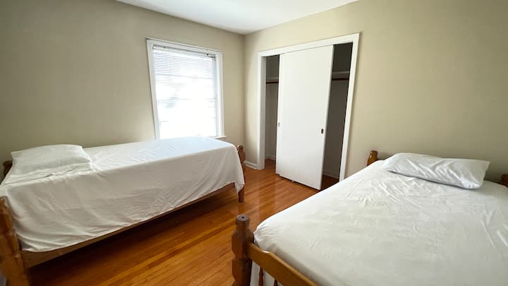 Ორსაწოლიანი საწოლი მესამე საძინებელში