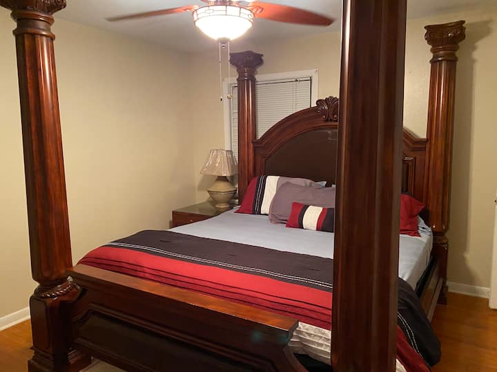 Საწოლი 193 × 203 სმ მთავარ საძინებელში