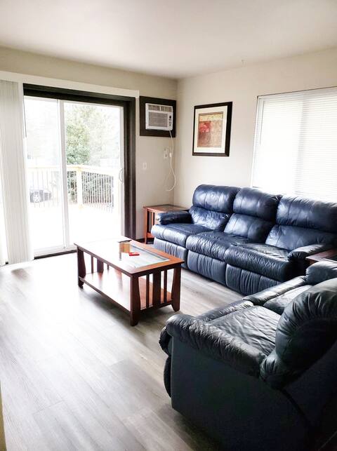 Cozy 3 bedroom apartment with free garage/parking