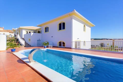 Five bedrooms villa, paranomic view, pool & garden