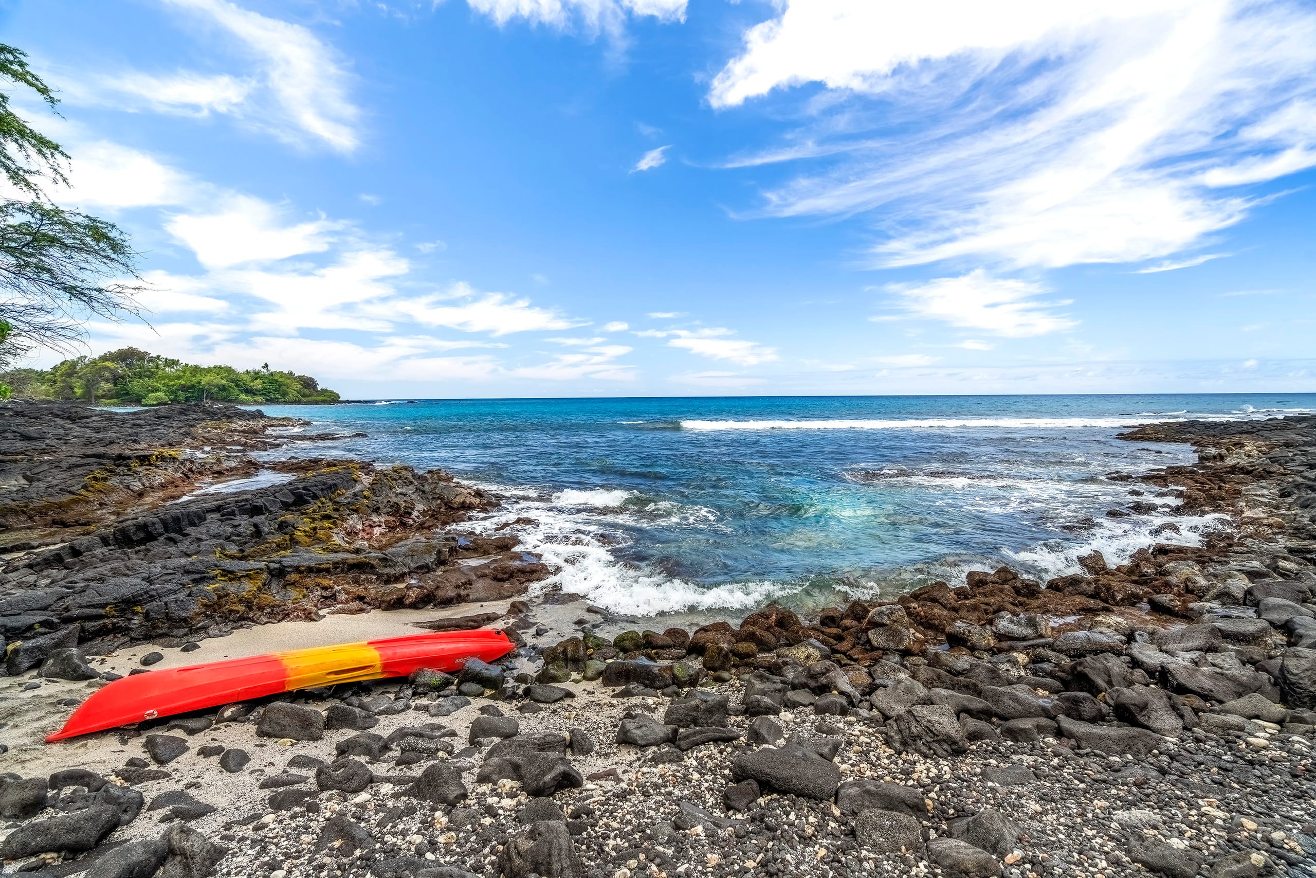 Condo in Kailua-Kona · ★4.82 · 2 bedrooms · 2 beds · 2 private baths - Image 5
