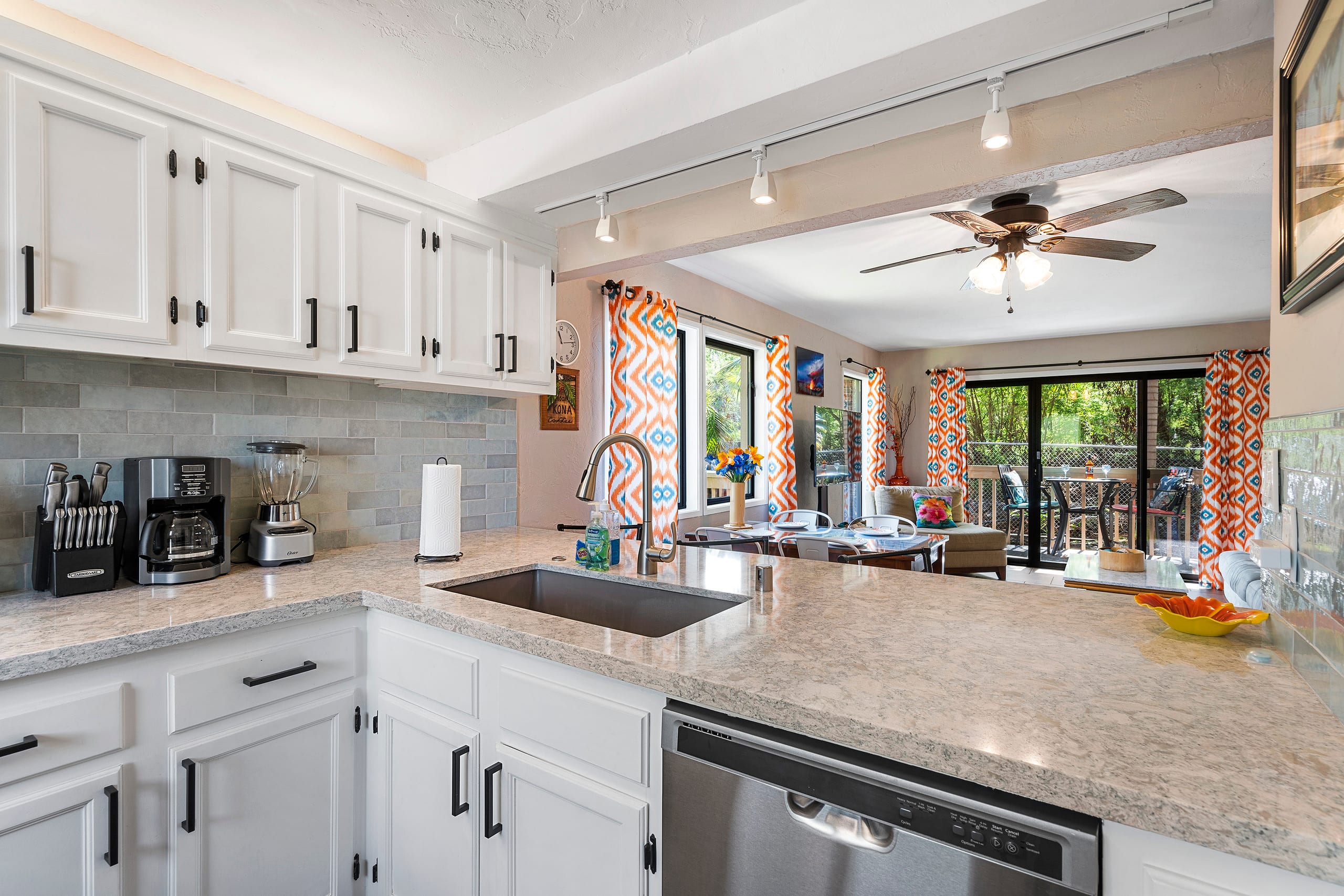 Condo in Kailua-Kona · ★4.82 · 2 bedrooms · 2 beds · 2 private baths - Image 10