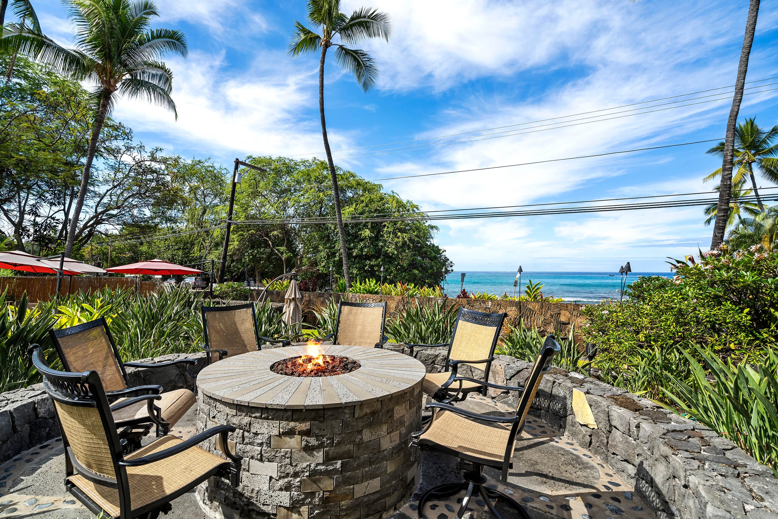 Condo in Kailua-Kona · ★4.82 · 2 bedrooms · 2 beds · 2 private baths - Image 25