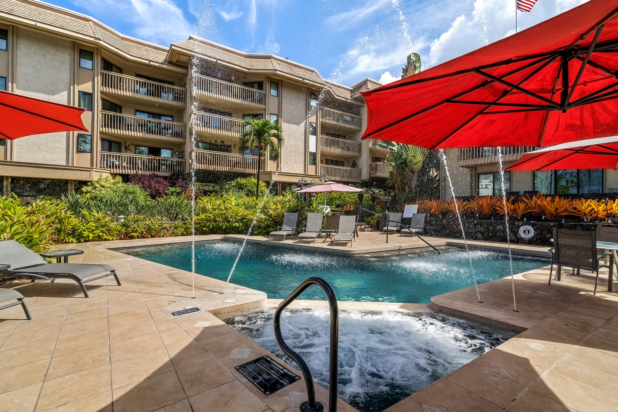 Condo in Kailua-Kona · ★4.82 · 2 bedrooms · 2 beds · 2 private baths - Image 13