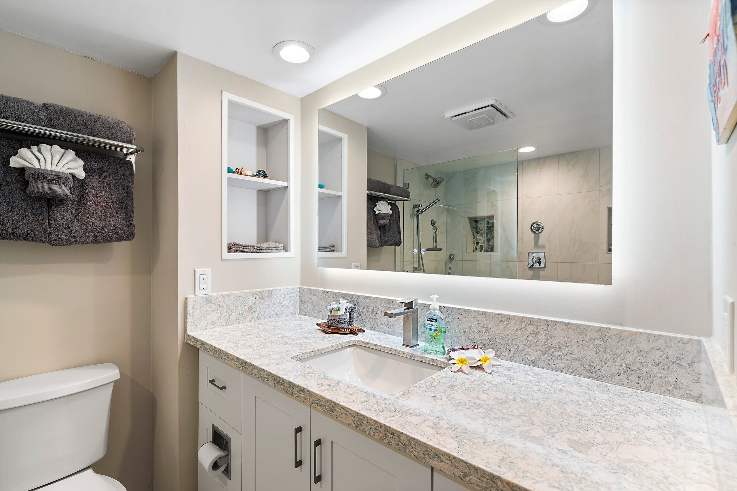 Condo in Kailua-Kona · ★4.82 · 2 bedrooms · 2 beds · 2 private baths - Image 16
