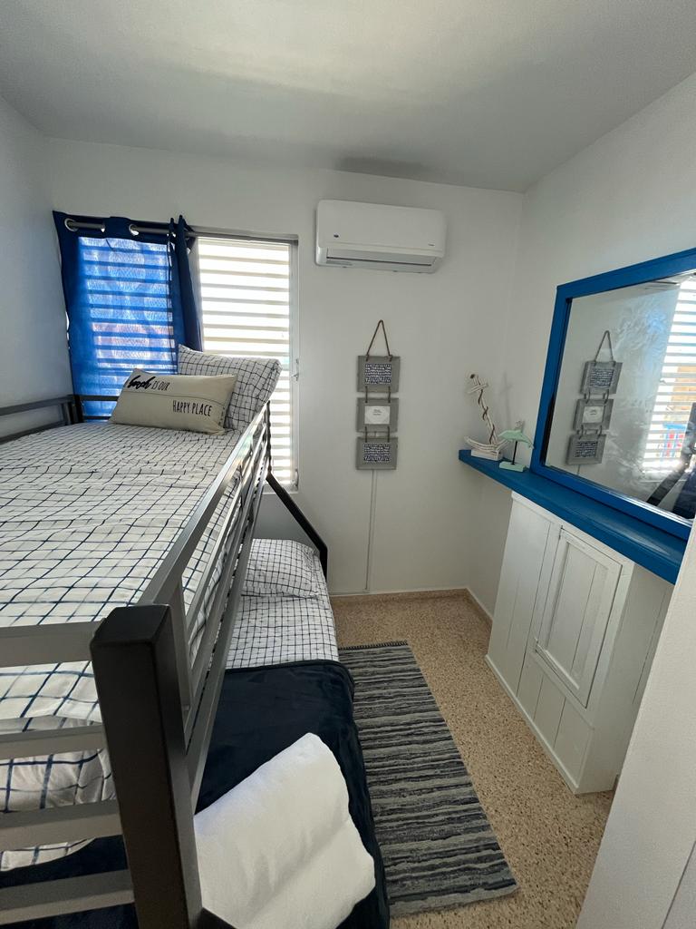 双层床， 3号房。