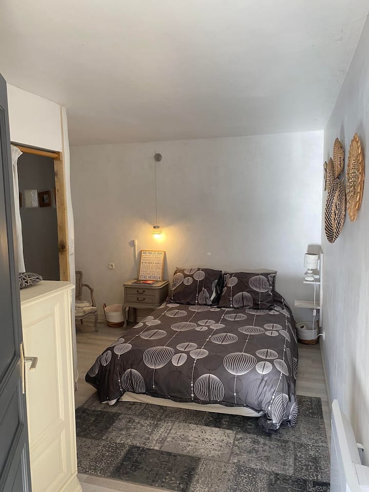 Главна спалня (с прозорец)