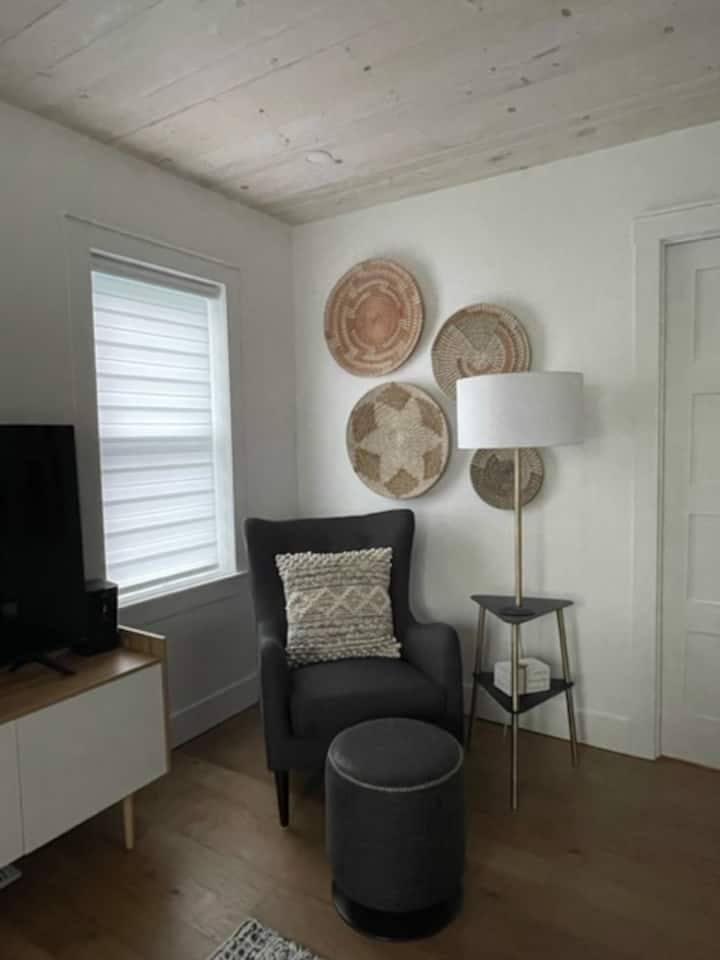 Wavecrest Cottage -Newer Built - Premium Comfort - Kingsville