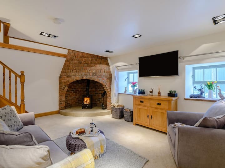 Brook Cottage 4 Bed, Polar Bears, Peak District - Rudyard Lake