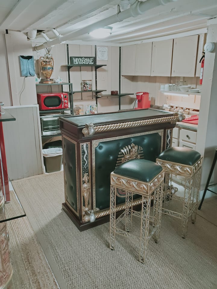 Mount Airy Speakeasy Houses for Rent in Mount Airy, North Carolina