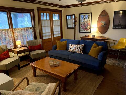 Popular Airbnb listing: Historic Home On The Hill ~ Close To The Square in Marietta