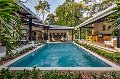 Port Vell, 4 BR/4 BA, pool, bar and now with A/C