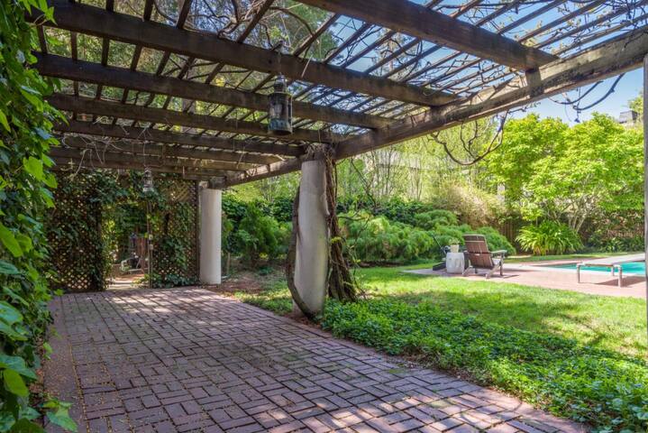 Luxury Villa Silicon Valley Palo Alto, Pool+Garden gallery image 3