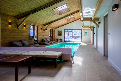 Large friendly chalet with its indoor pool