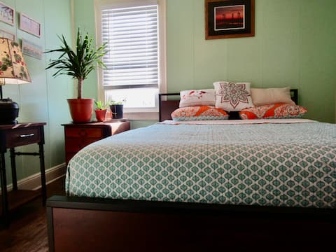 Vibrant 2 BR Home Rooted Near The New River Gorge