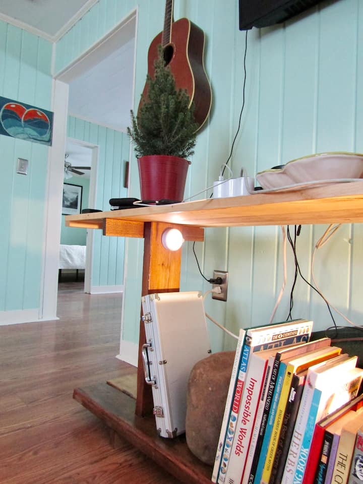 Vibrant 2 Br Home Rooted Near The New River Gorge - Hilltop, WV