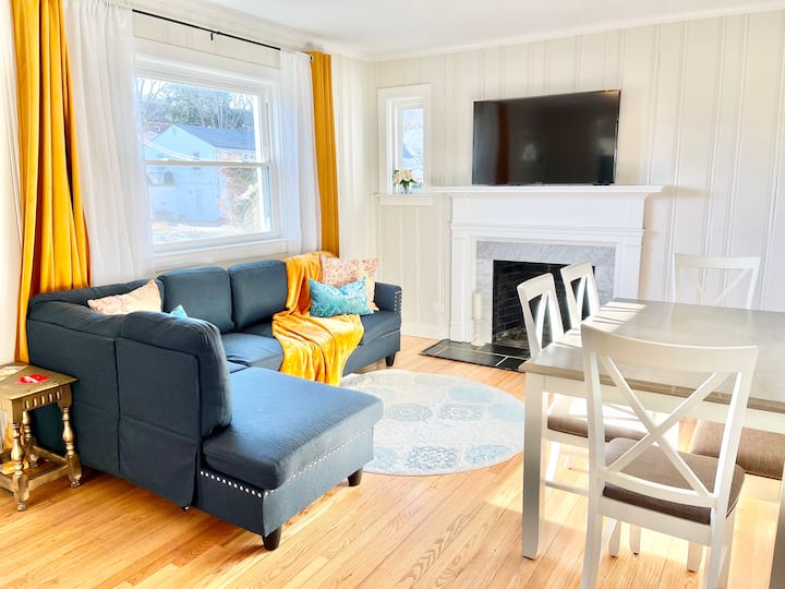 A Cute, Renovated Cottage Walk To Downtown C'ville - Charlottesville, VA