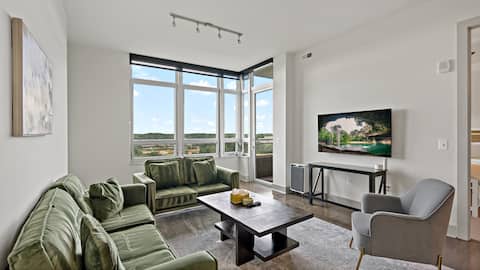 Lovely 1B1B Unit| Luxe | Prime Location | Spacious