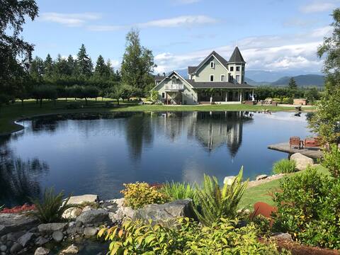 Mtn View Victorian - It's a Destination!