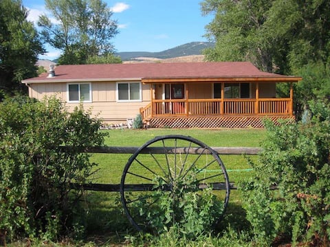 4-bedroom Home - Patio Overlooking the Wind River