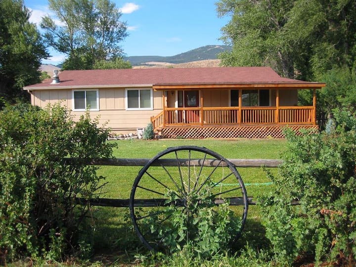 4bedroom Home Patio Overlooking the Wind River Houses for Rent in