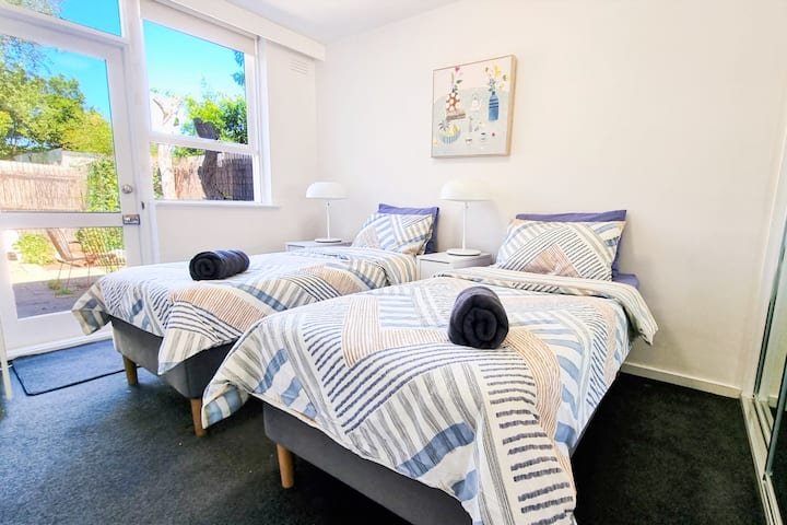 ห้องนอนที่ 2 เข้าลานด้านหลังได้
รูปแบบที่ยืดหยุ่น - 2 SBs หรือ 1 KB