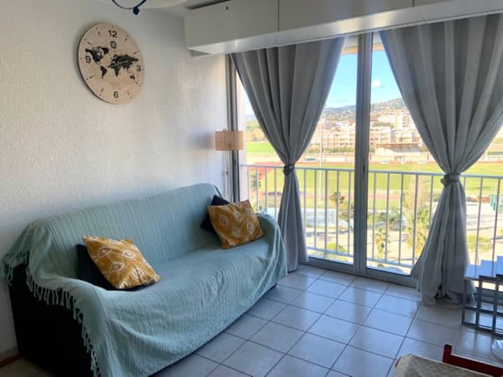 Beau Studio Avec Accès Direct Plage / Centre - Le Lavandou