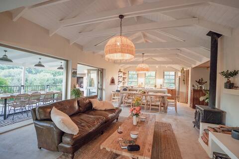 Luxury Getaway in the Piket Bo Berg (Off-Grid)