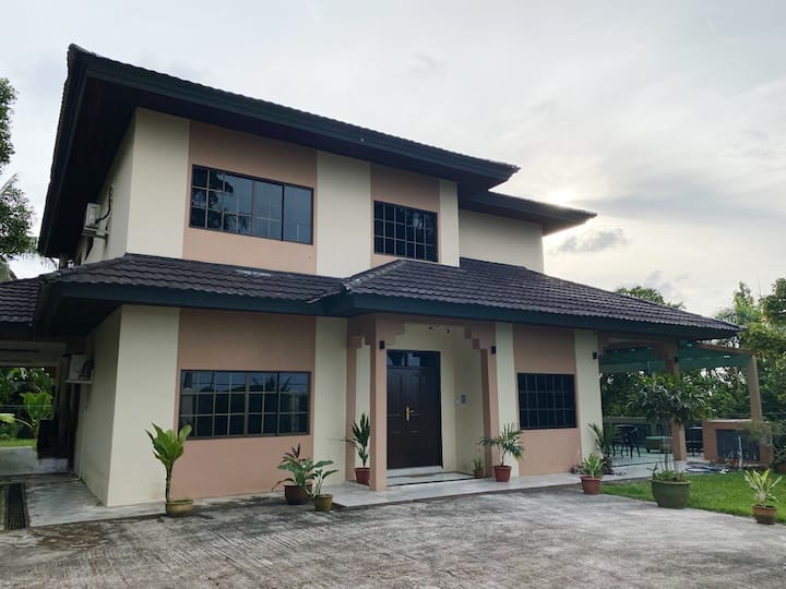 Private Hillside Home Villa!