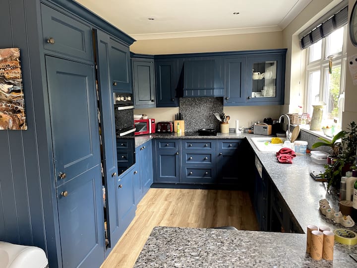 2 Ensuite Double Rooms, Surrey - Hampton