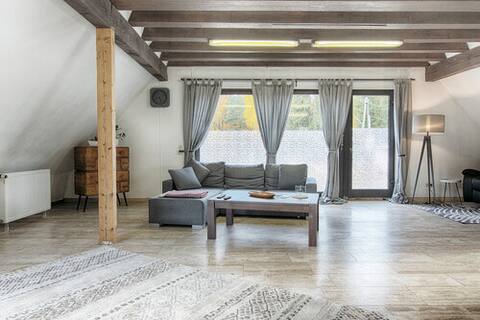 Lovely 3 Bedroom Home with free parking.