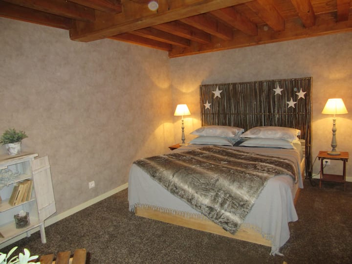 ห้องนอนสำหรับสามท่าน (พร้อมพื้นที่นั่งเล่น)