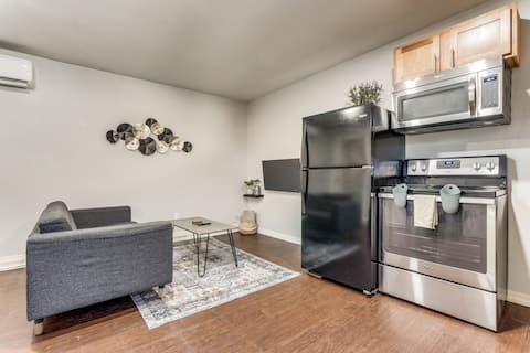 Top performing Airbnb: Cozy & Peaceful Private Guesthouse W/ 40"TV By DAL in Preston Hollow