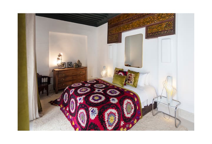 Suite Bois de Fez - chambre double + dressing + salle de bain et douche - 1er étage