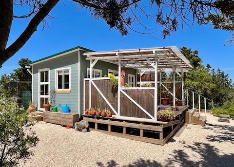 Popular Airbnb listing: Tiny House Casa Luna in Vila Do Bispo