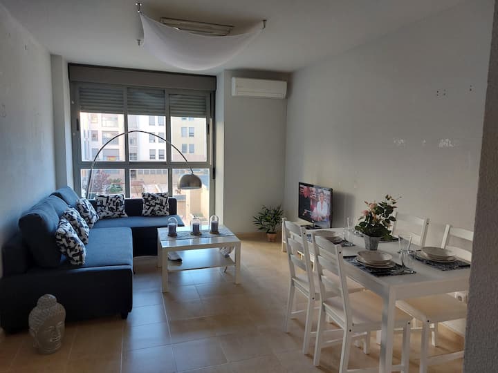 Beautiful Apt with pool, ideal for businesses. Apartments for Rent in