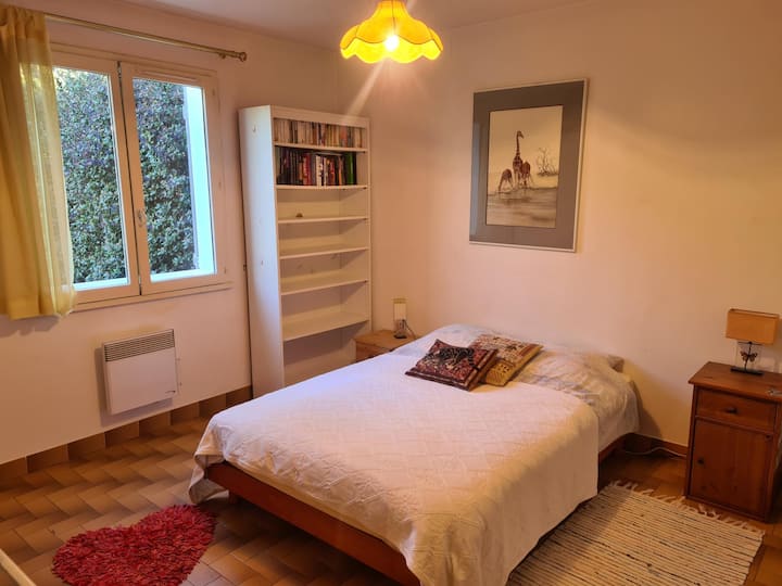 Chumba cha kulala 2 kwenye ghorofa ya chini hulala 2