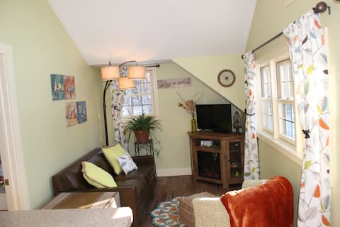 Adorable one bedroom cottage