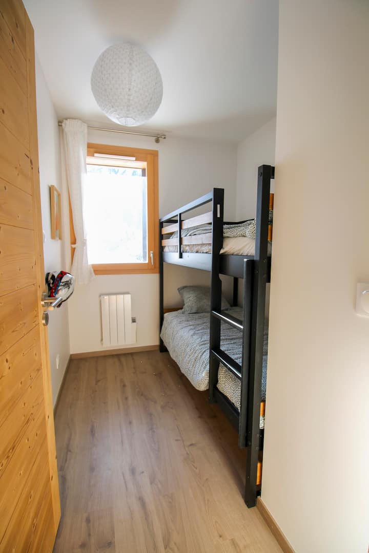 Dhomë gjumi për fëmijë (mundësia e shtimit të një krevati të tretë)