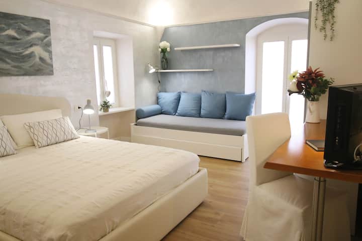 غرفة نوم ، بحجم كوين وسرير فردي