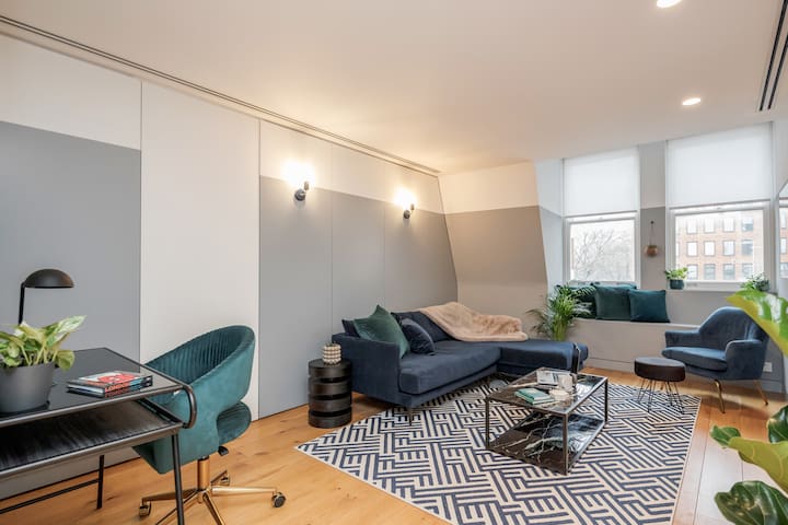 Kula Holborn – Premium Two Bed, private balcony