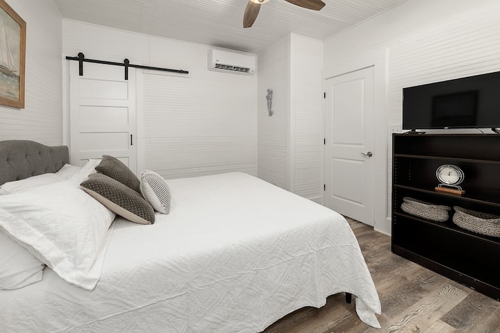 Dormitorio king con baño privado.