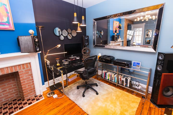 Artsy Townhouse With Backyard, High-end Furnishing - Delaware