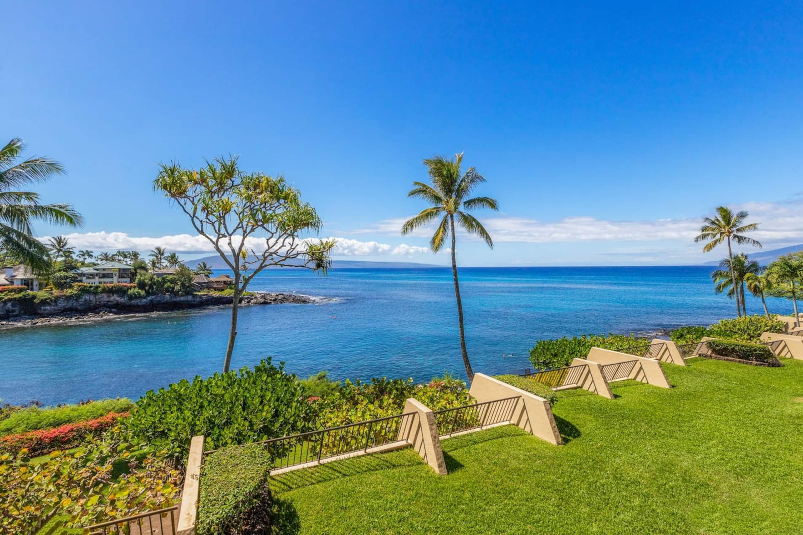 Oceanfront Paradise! Sea Turtle Cove C24 Napili Pt - Image 2