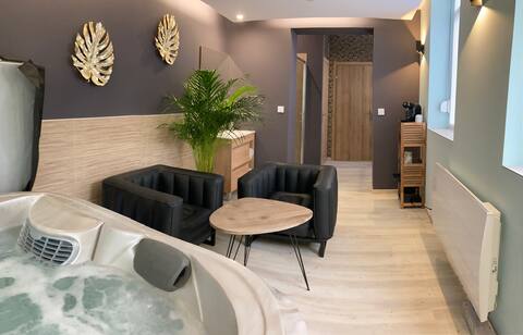 LA VICTORINE Private jacuzzi/breakfast room