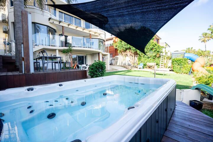 Waterfront 7x Bedroom Apartment w/Jacuzzi gallery image 2