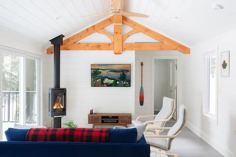 D O C K | NEW Modern Muskoka Waterfront 2+1 bed